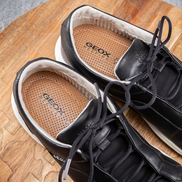 Athletic_Shoes